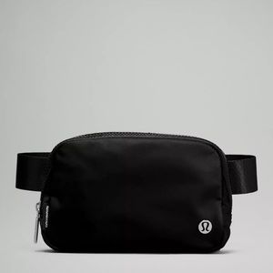 NWT Lululemon Everywhere Belt Bag Black